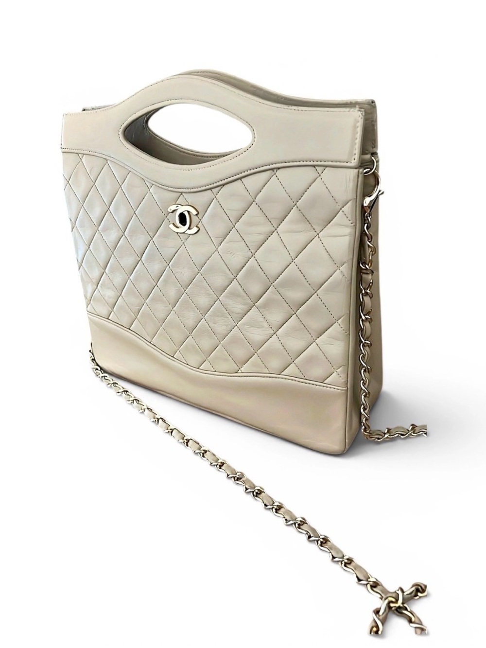 CHANEL Cream Quilted Leather Shoulder Bag with Chain